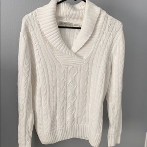 Women’s white vneck sweater